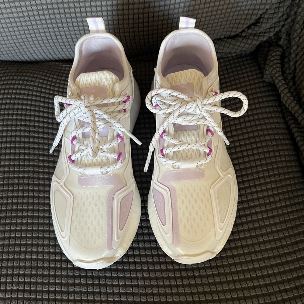 Size 5 1/2 Adidas 2X shoes